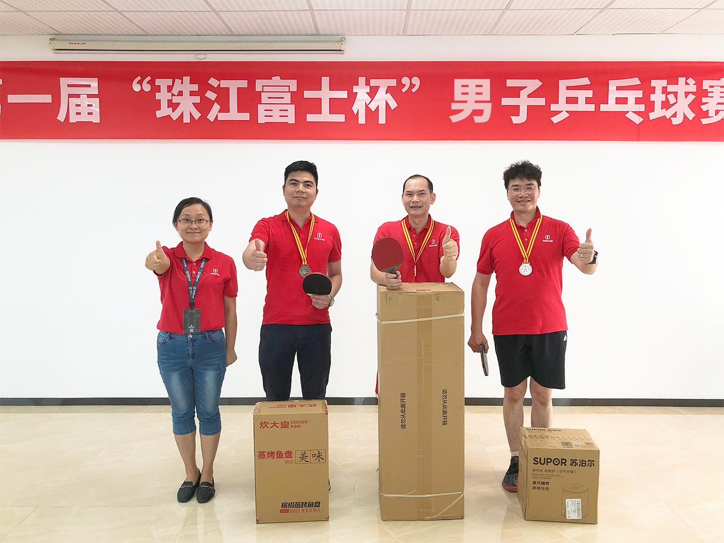 頒獎(jiǎng).jpg 頒獎(jiǎng).jpg