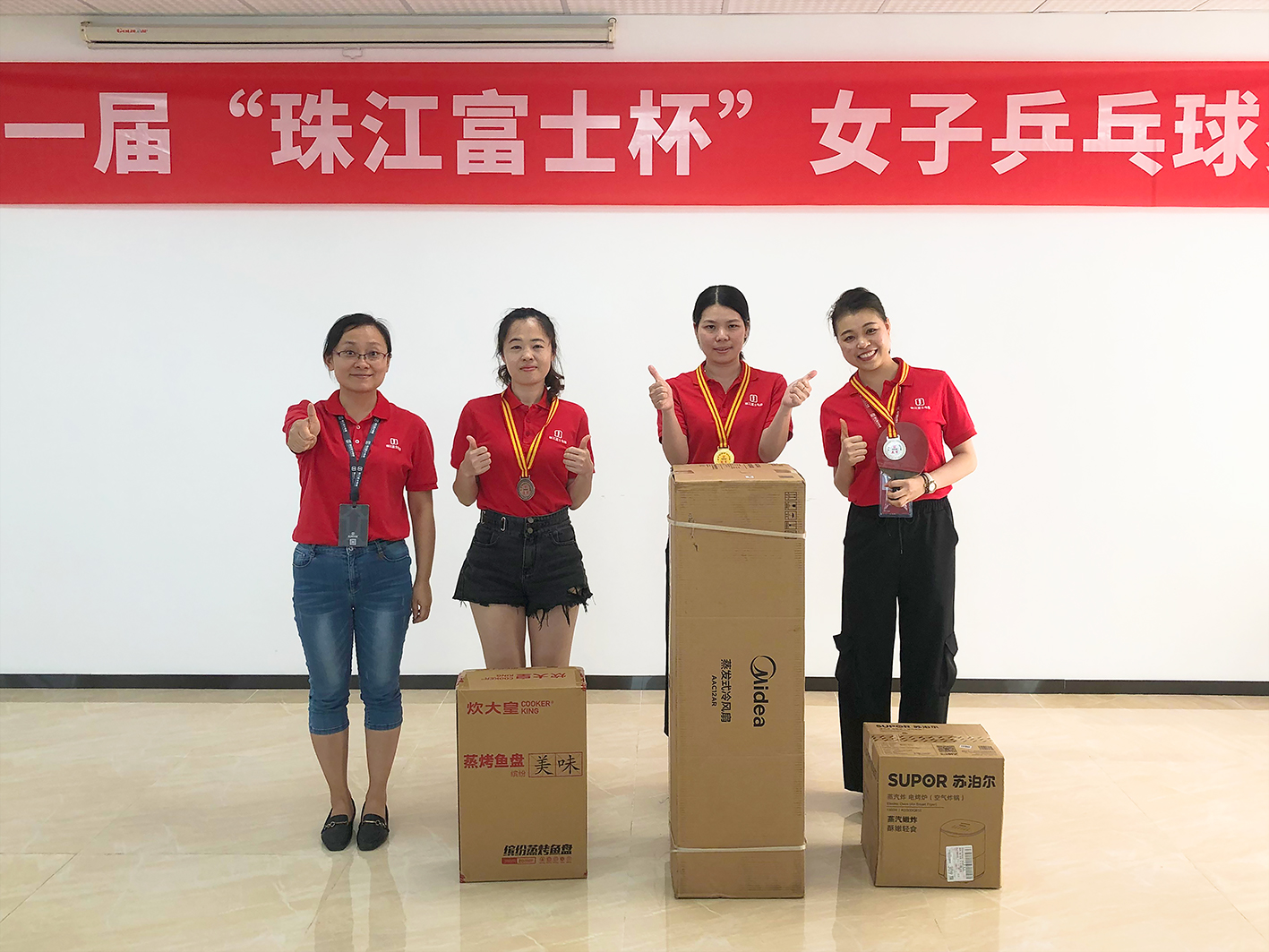 頒獎(jiǎng).jpg 頒獎(jiǎng).jpg